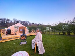 Erw Glas Glamping and Camping