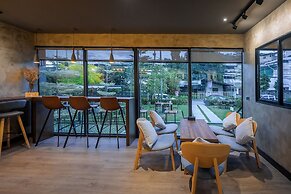 Le Bis Hotel