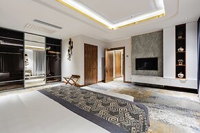Shamsan Airport Hotel