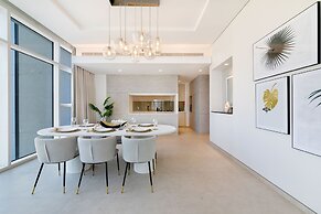 Maison Privee - Tranquil Apt w/ Mesmerizing Views Cls to Marina
