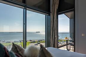 Shoreline Apartments