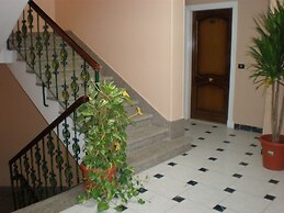 Golden Rose Hotel