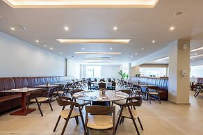 Akti Coast Club