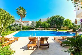 Duplex House With Shared Pool Near Beach in Kalkan
