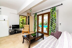 Duplex House With Shared Pool Near Beach in Kalkan