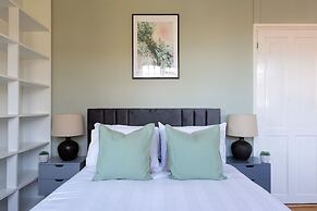 Cosy Room in Morden