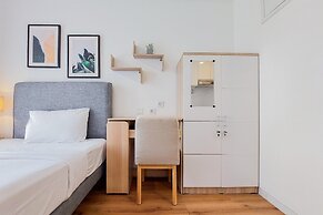 Warm And Simply Studio Apartment At Sky House Bsd
