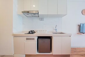 Warm And Simply Studio Apartment At Sky House Bsd