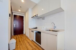 Warm And Simply Studio Apartment At Sky House Bsd