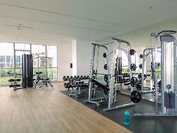 Fancy Designed Studio At Gold Coast Apartment