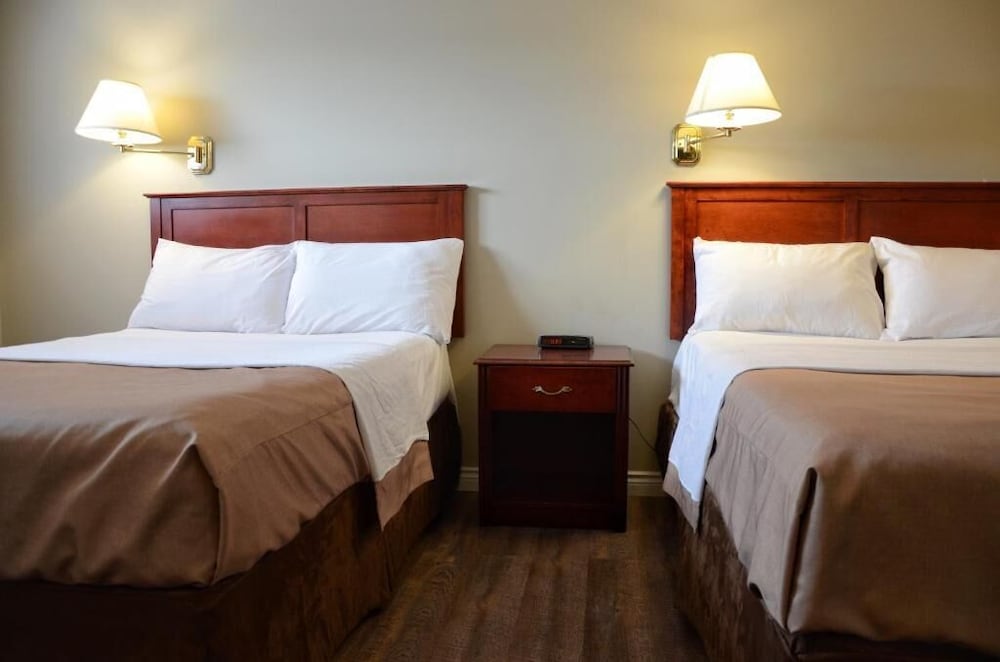 THE HIGHLANDER INN