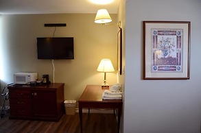 THE HIGHLANDER INN