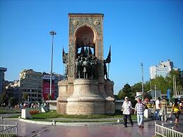 RoyalStar Taksim Family Suites