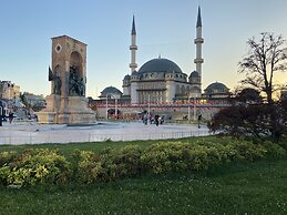 RoyalStar Taksim Family Suites