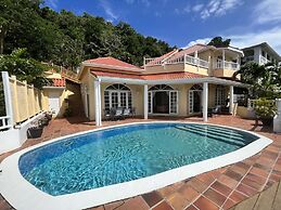 Labrolette Bay-villa-sleeps 8-pool-parking