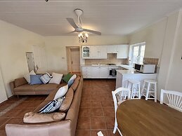 Labrolette Bay-villa-sleeps 8-pool-parking