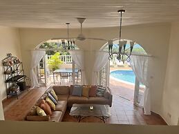 Labrolette Bay-villa-sleeps 8-pool-parking
