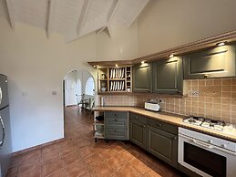 Labrolette Bay-villa-sleeps 8-pool-parking