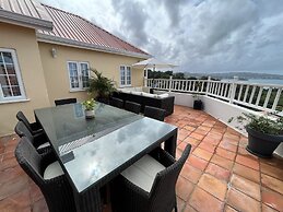Labrolette Bay-villa-sleeps 8-pool-parking