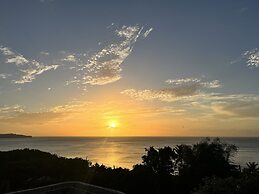 Labrolette Bay-villa-sleeps 8-pool-parking