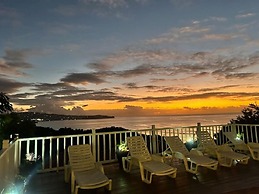 Labrolette Bay-villa-sleeps 8-pool-parking