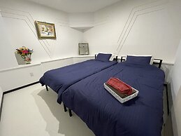 Zenibako House 1F