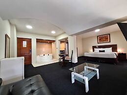 EPIQUS HOTEL