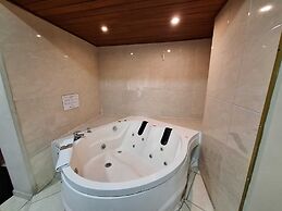 EPIQUS HOTEL