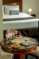 EPIQUS HOTEL