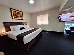 EPIQUS HOTEL