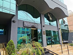 EPIQUS HOTEL