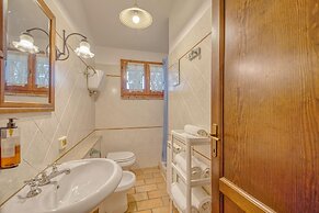 Mustard apt With Shared Pool