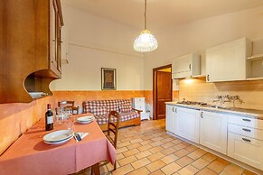 Mustard apt With Shared Pool