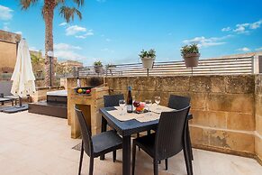 Harbour Views Gozitan Villa Shared Pool