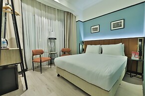 EA Exclusive Hotel