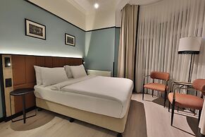 EA Exclusive Hotel