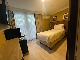 EA Exclusive Hotel