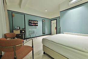 EA Exclusive Hotel