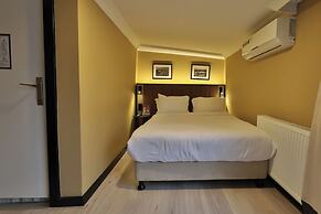 EA Exclusive Hotel