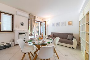 Perla del Lago Near the Beach