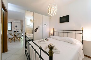 Perla del Lago Near the Beach