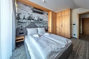 Tatra Square Apartments