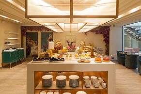 Luster Hotel