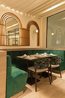 Luster Hotel