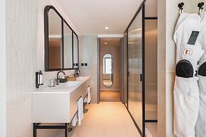 Luster Hotel