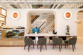 Luster Hotel