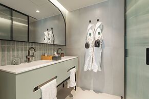 Luster Hotel