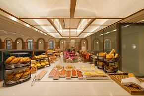 Luster Hotel