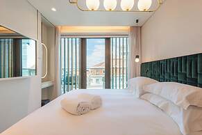 Luster Hotel