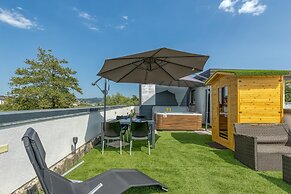 Rooftop Home With Whirlpool Sauna